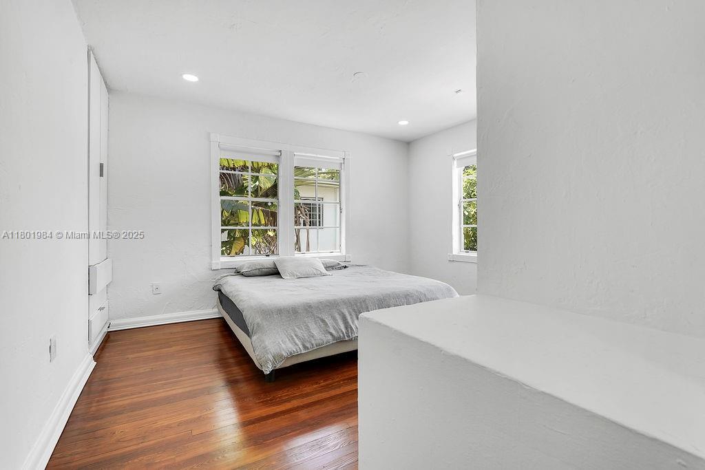 846 Michigan Ave # 201