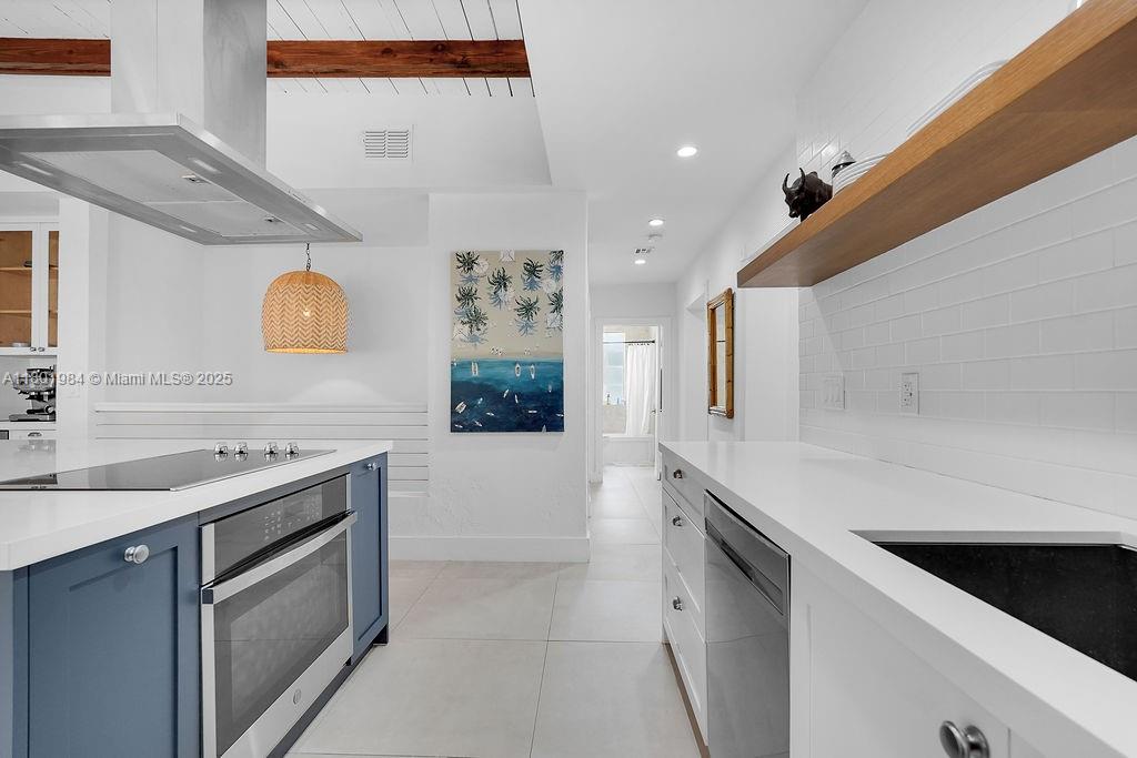 846 Michigan Ave # 201