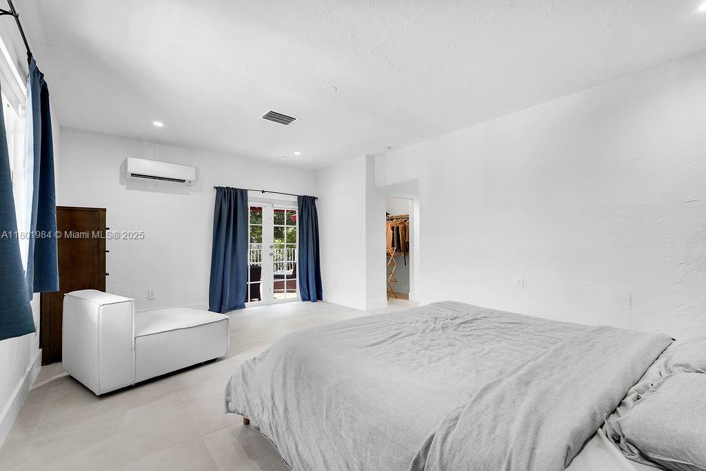 846 Michigan Ave # 201