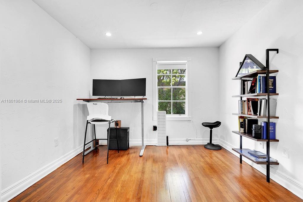 846 Michigan Ave # 201