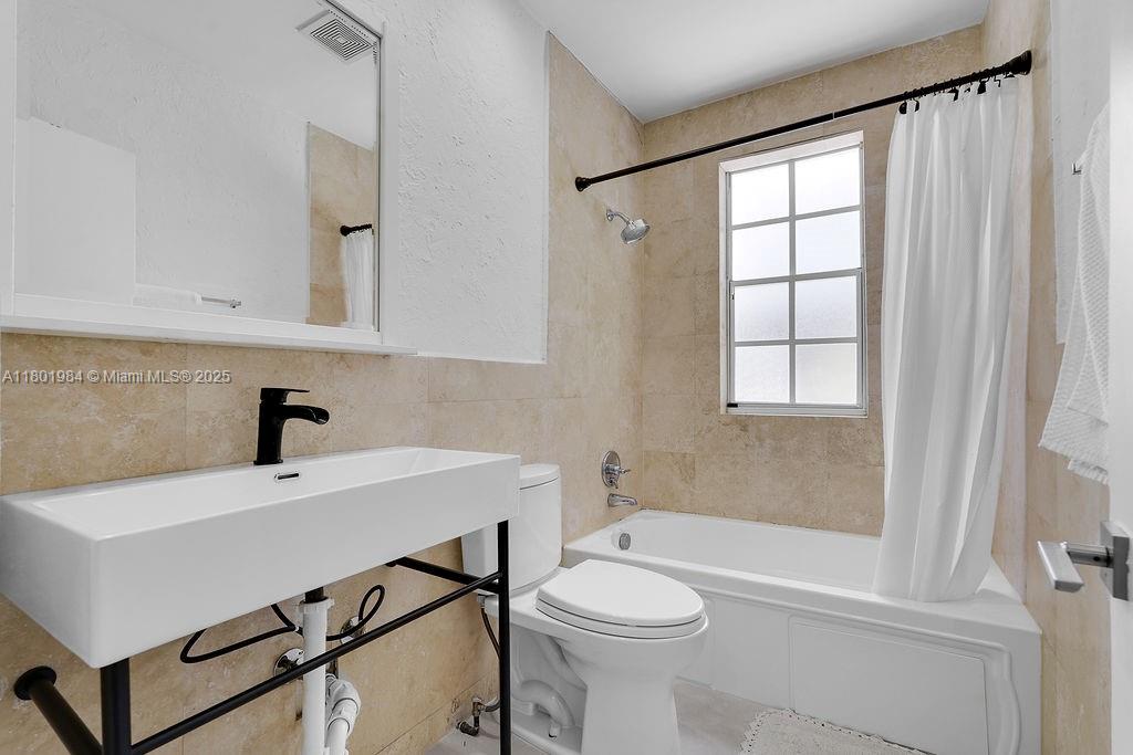 846 Michigan Ave # 201