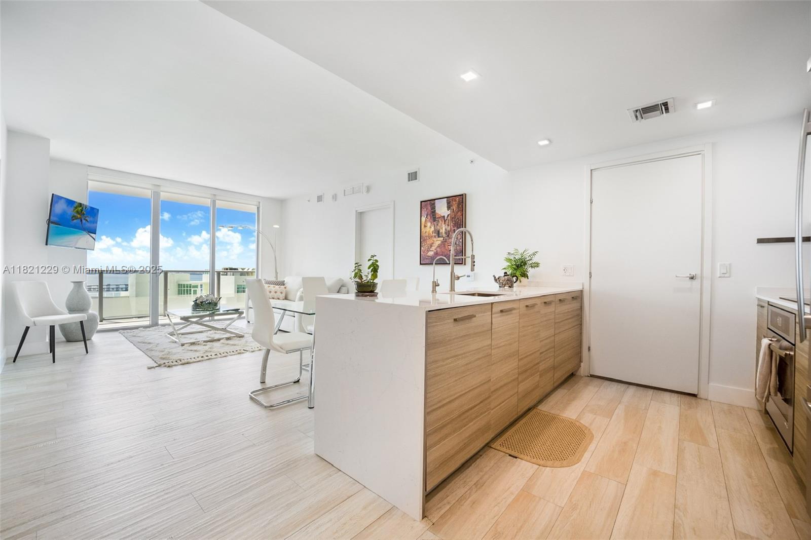 1300 Brickell Bay Dr # 3004