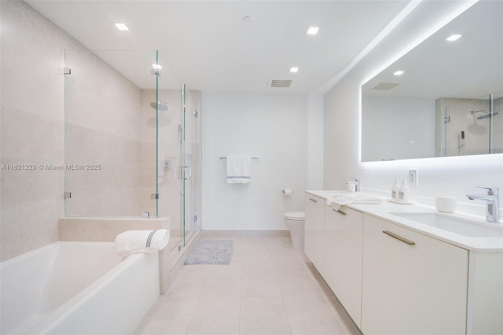 1300 Brickell Bay Dr # 3004