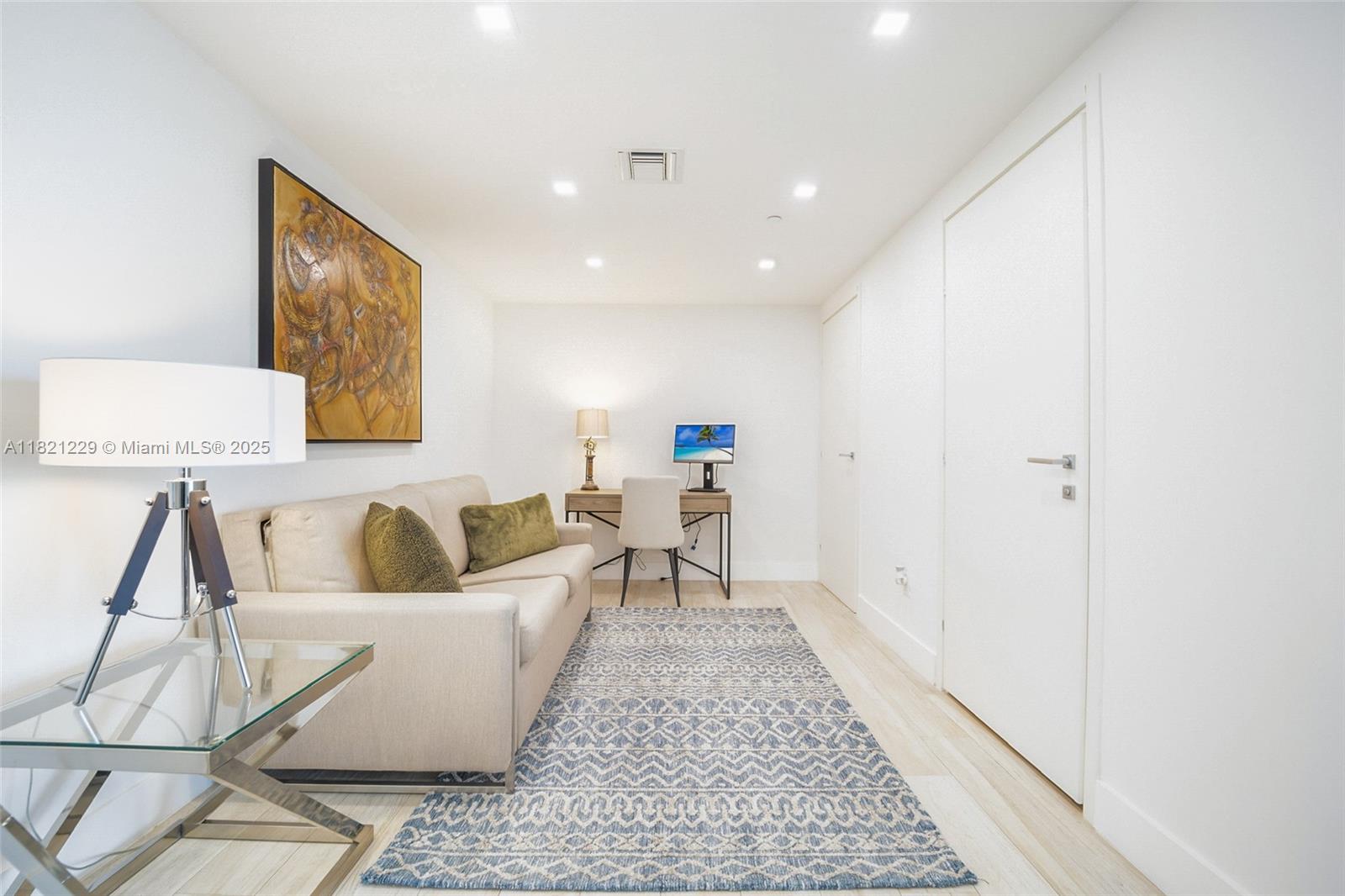 1300 Brickell Bay Dr # 3004