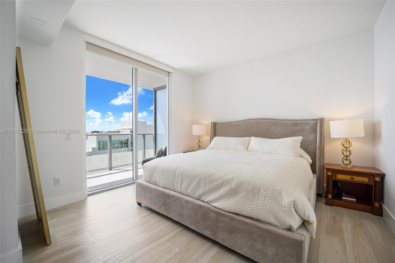 1300 Brickell Bay Dr # 3004