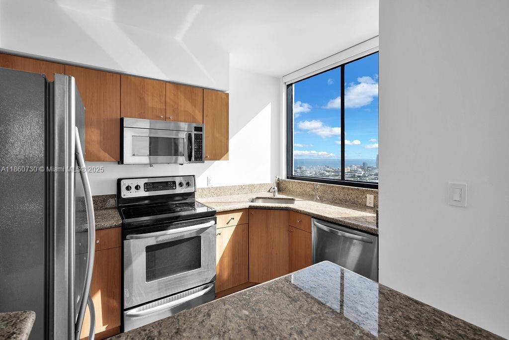 1330 West Ave Unit: LPH02