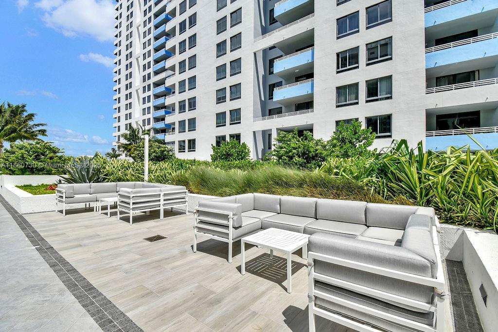 1330 West Ave Unit: LPH02