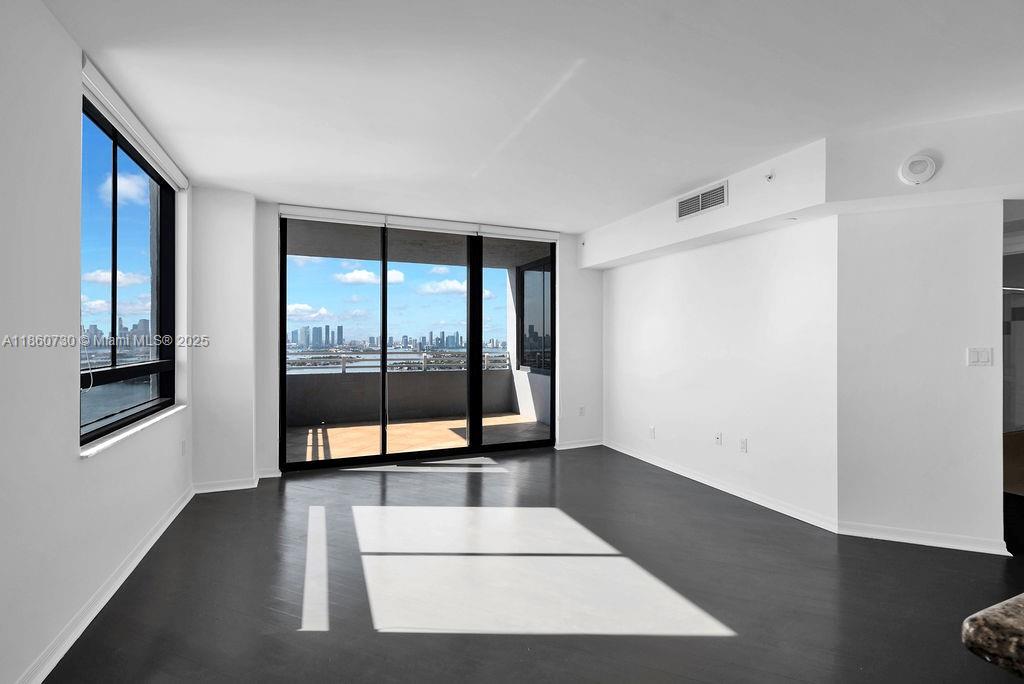 1330 West Ave Unit: LPH02