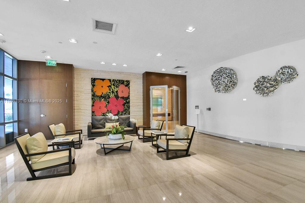 1330 West Ave Unit: LPH02