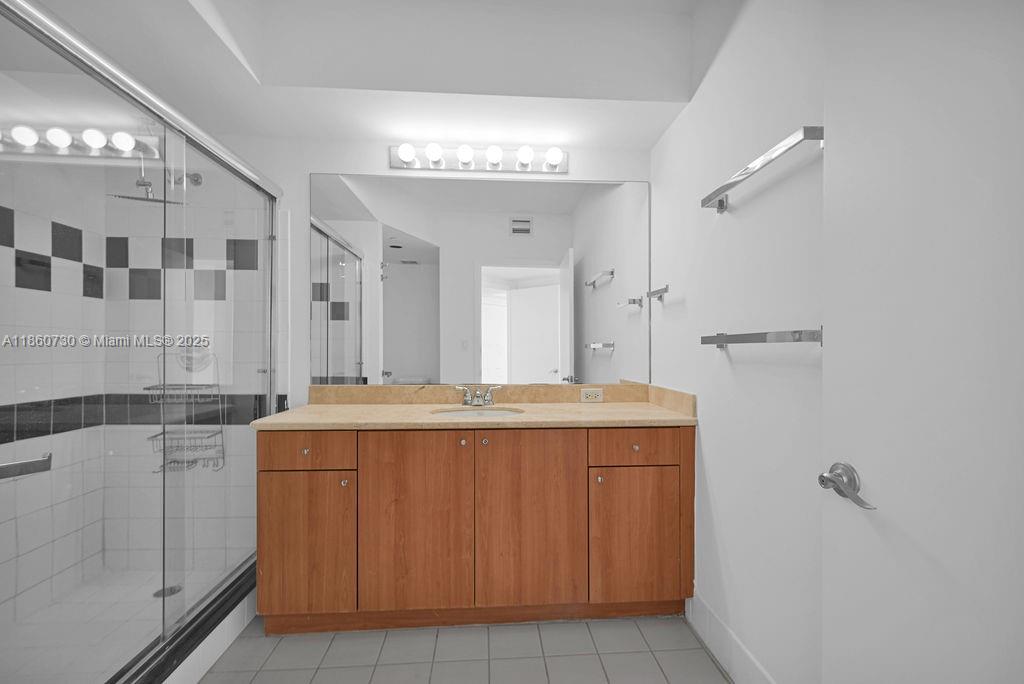 1330 West Ave Unit: LPH02