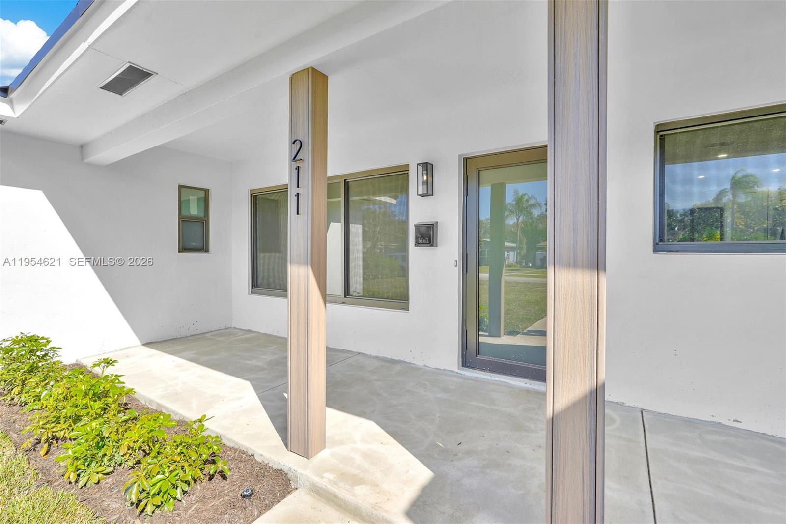 211 S 57th Ter
