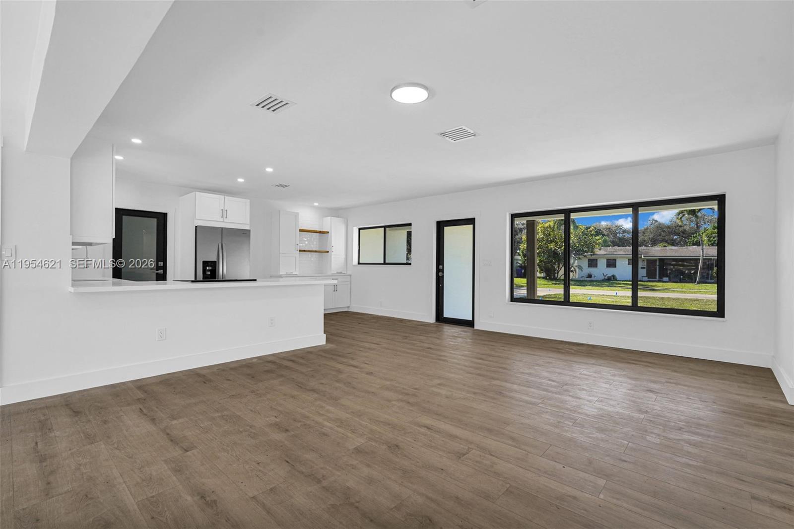 211 S 57th Ter