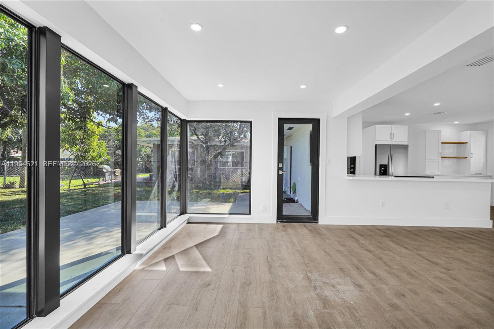 211 S 57th Ter