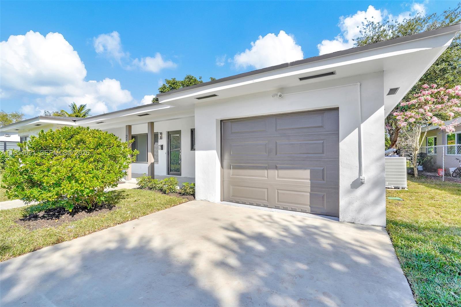 211 S 57th Ter