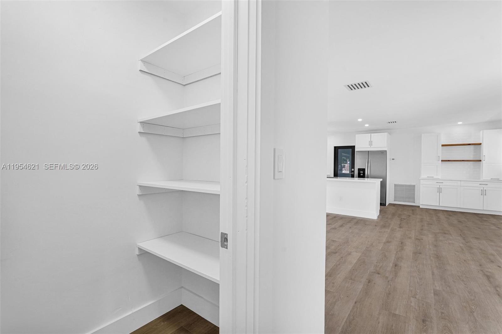 211 S 57th Ter