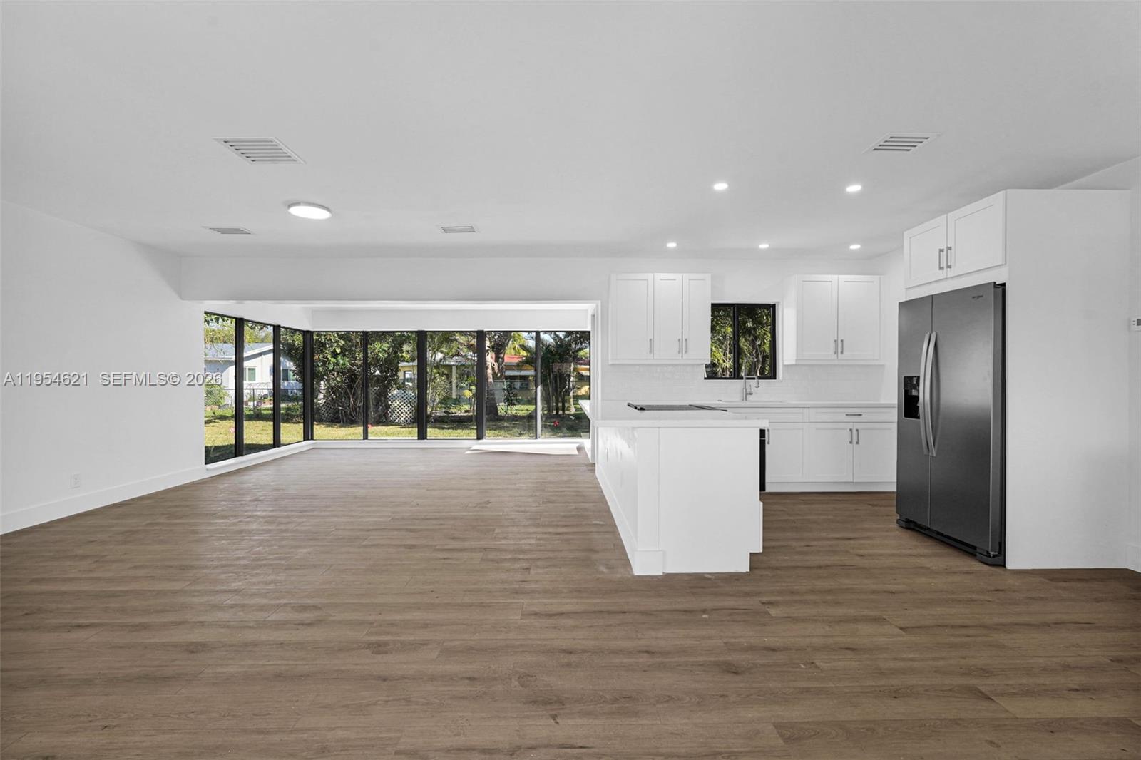 211 S 57th Ter
