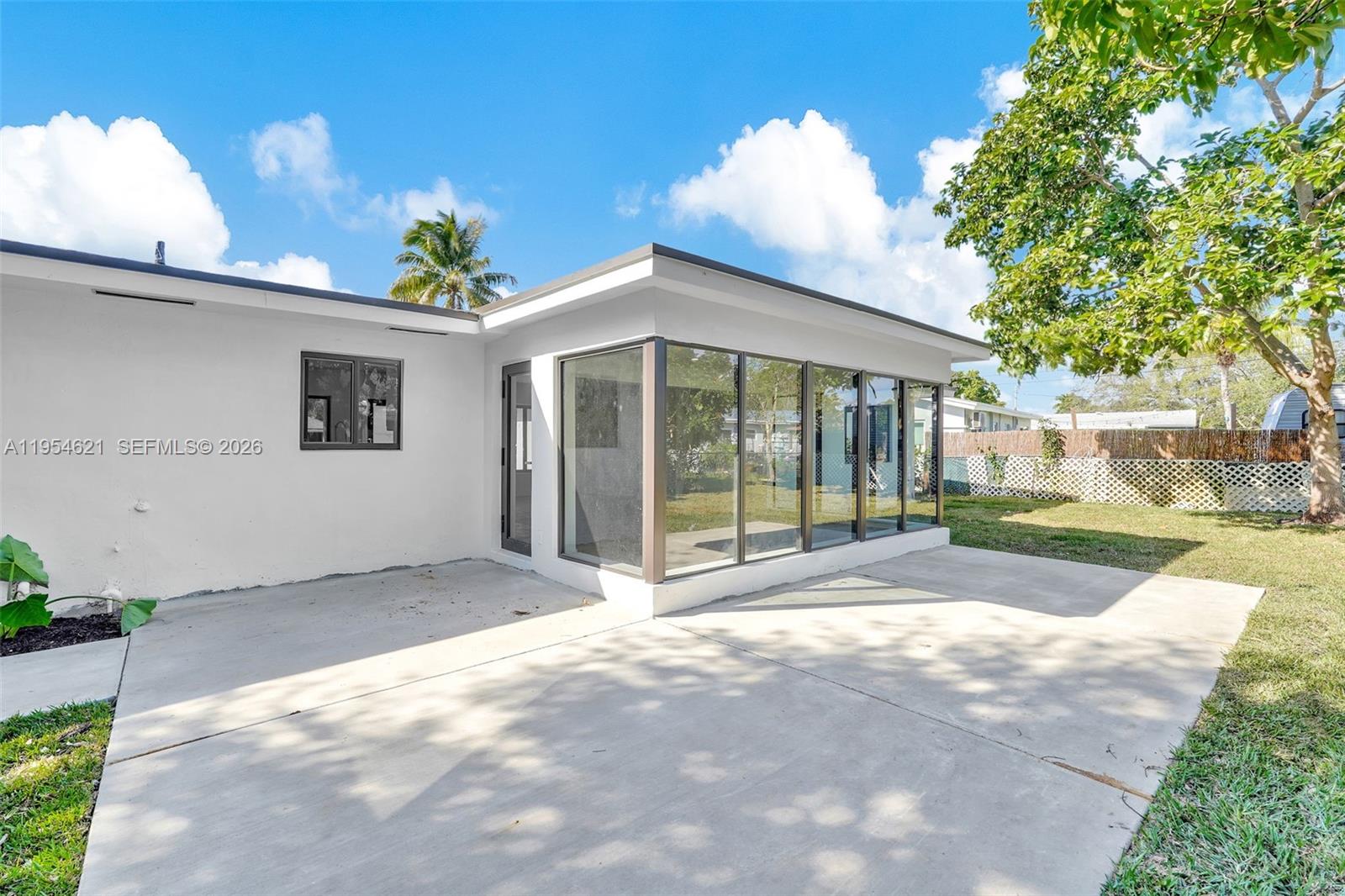 211 S 57th Ter