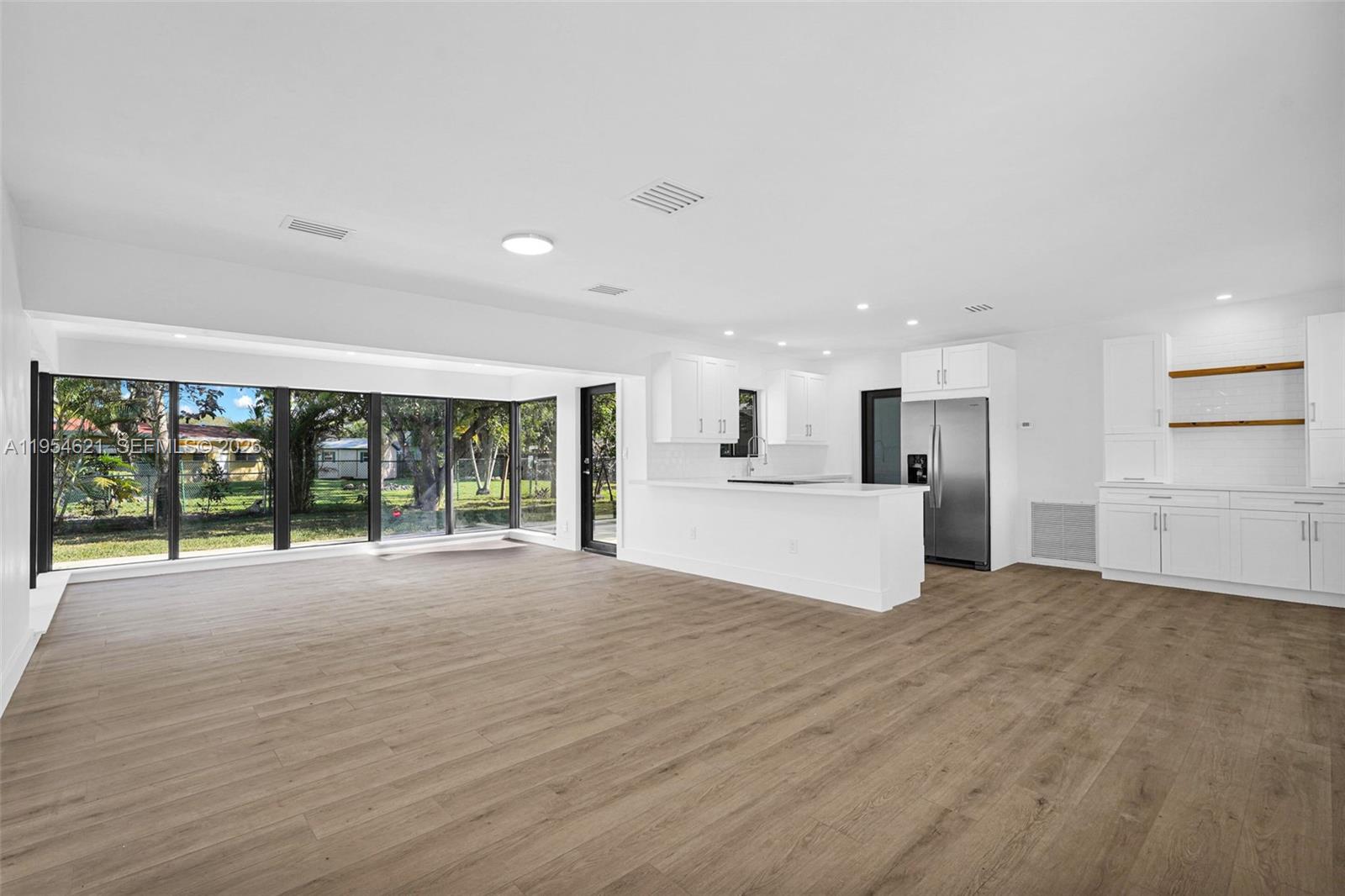 211 S 57th Ter