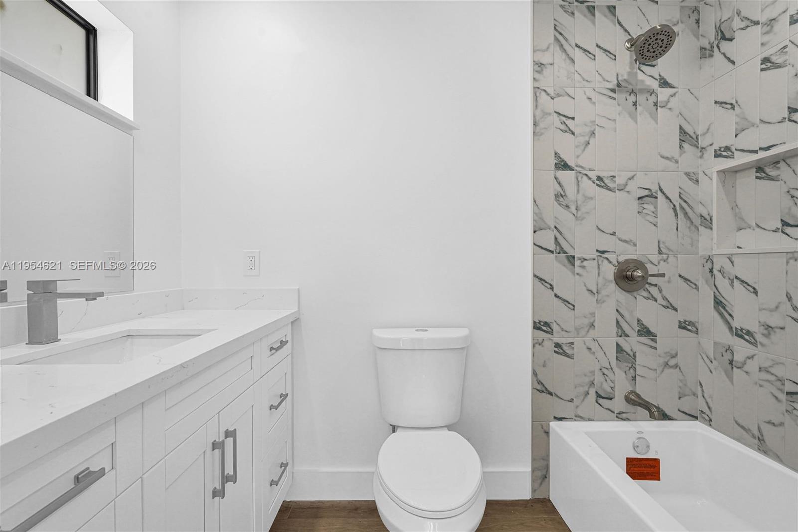 211 S 57th Ter