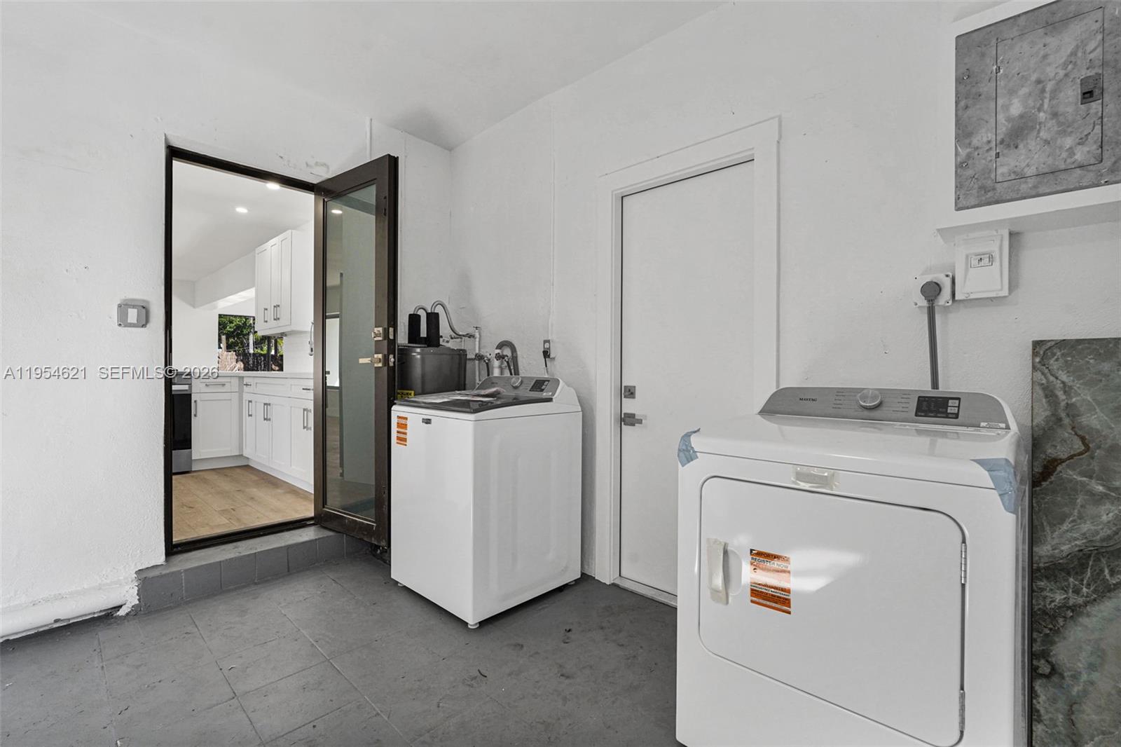 211 S 57th Ter