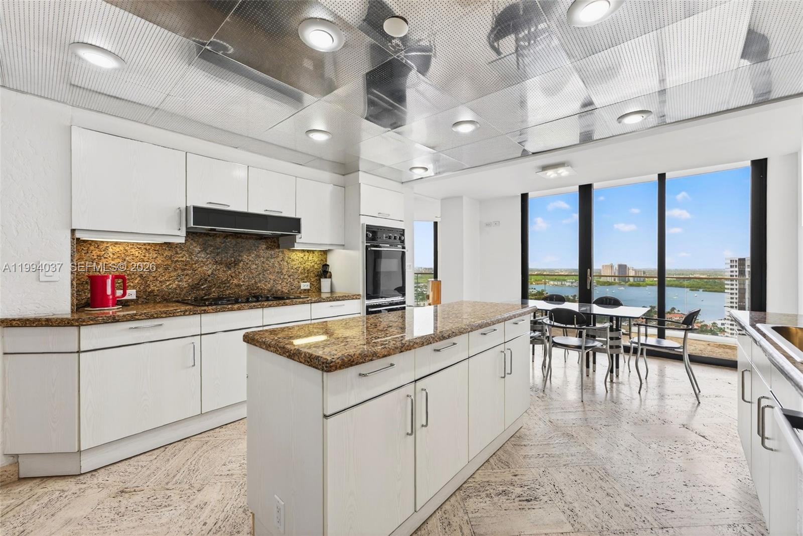 2800 Island Blvd Unit: PH02