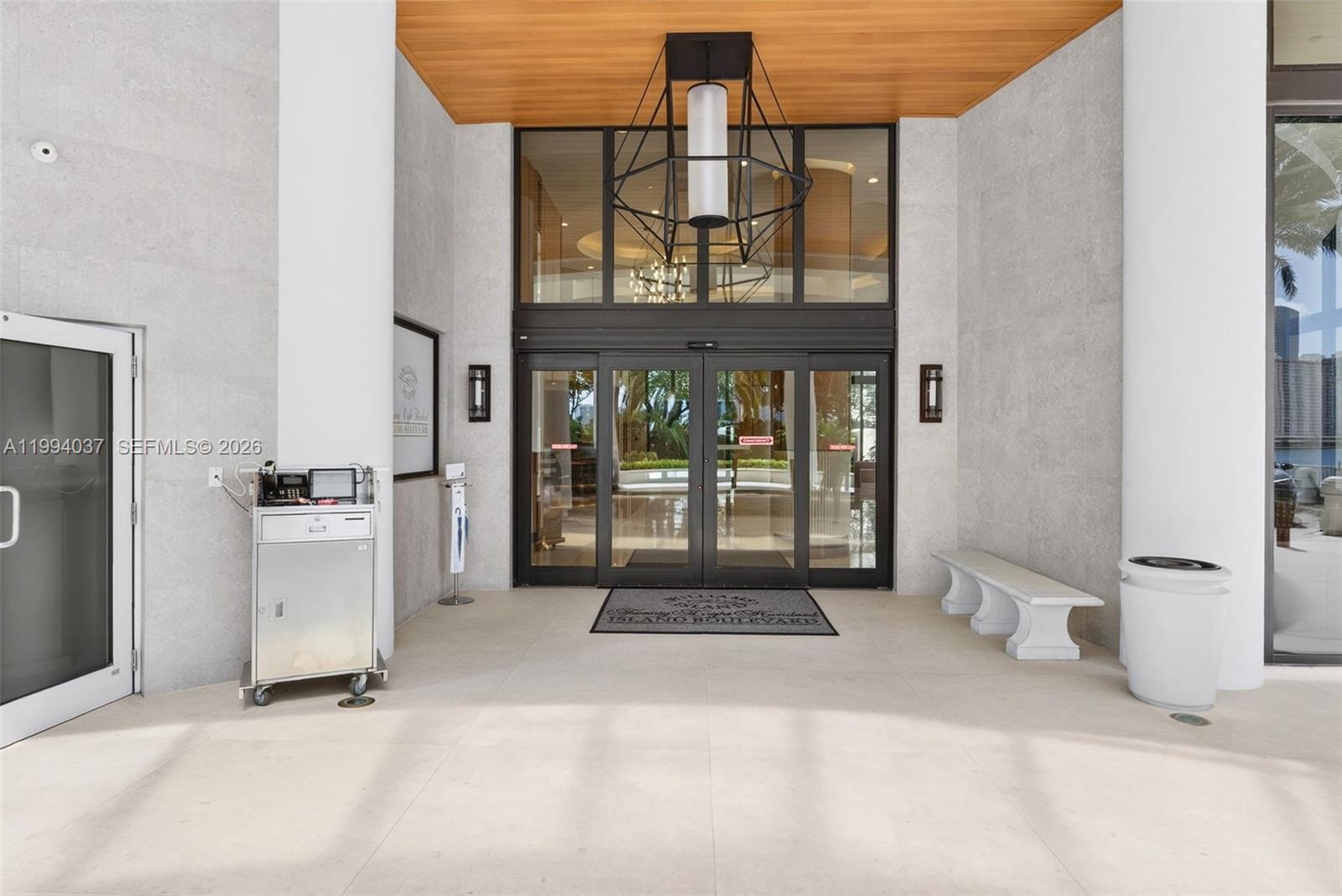 2800 Island Blvd Unit: PH02