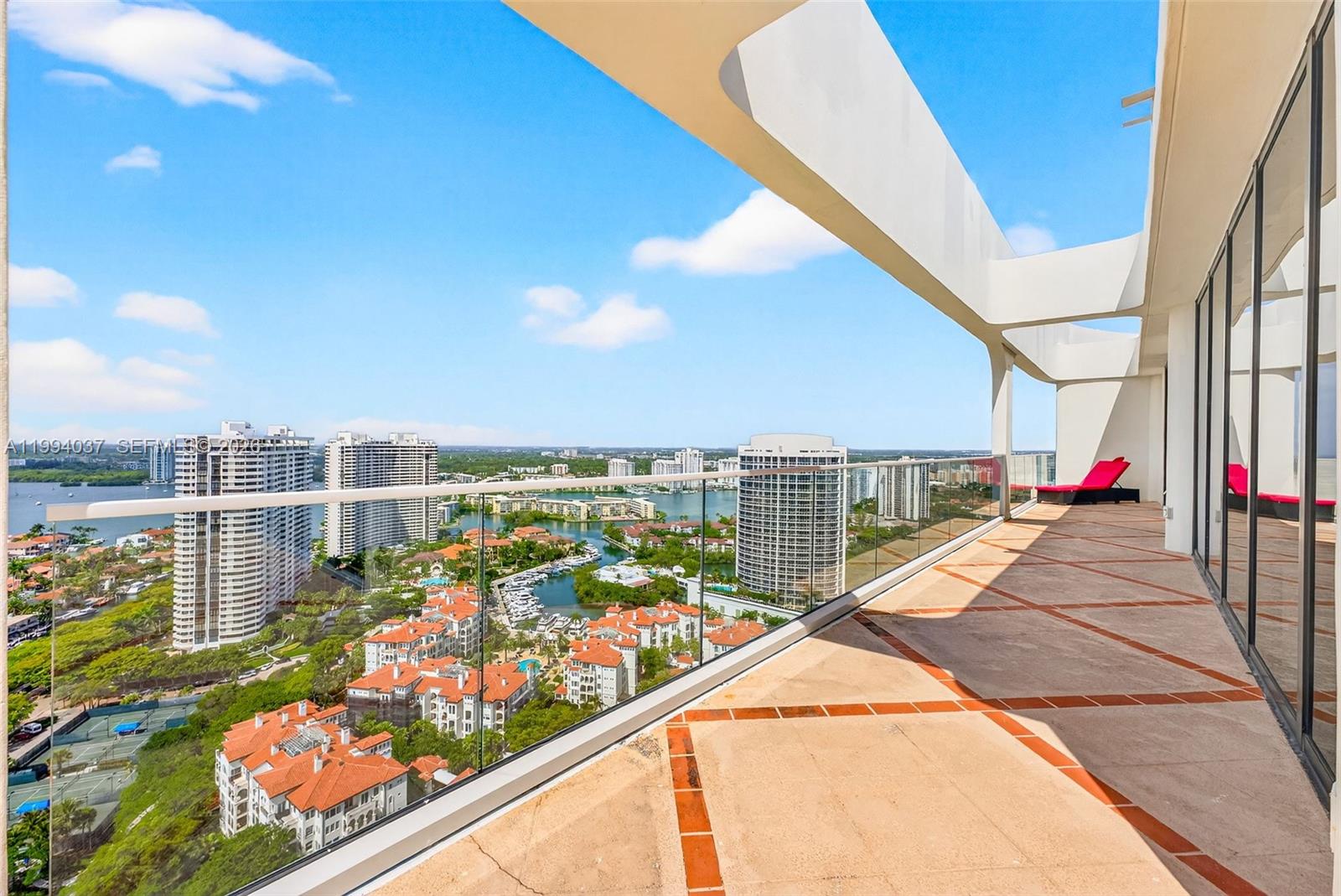 2800 Island Blvd Unit: PH02