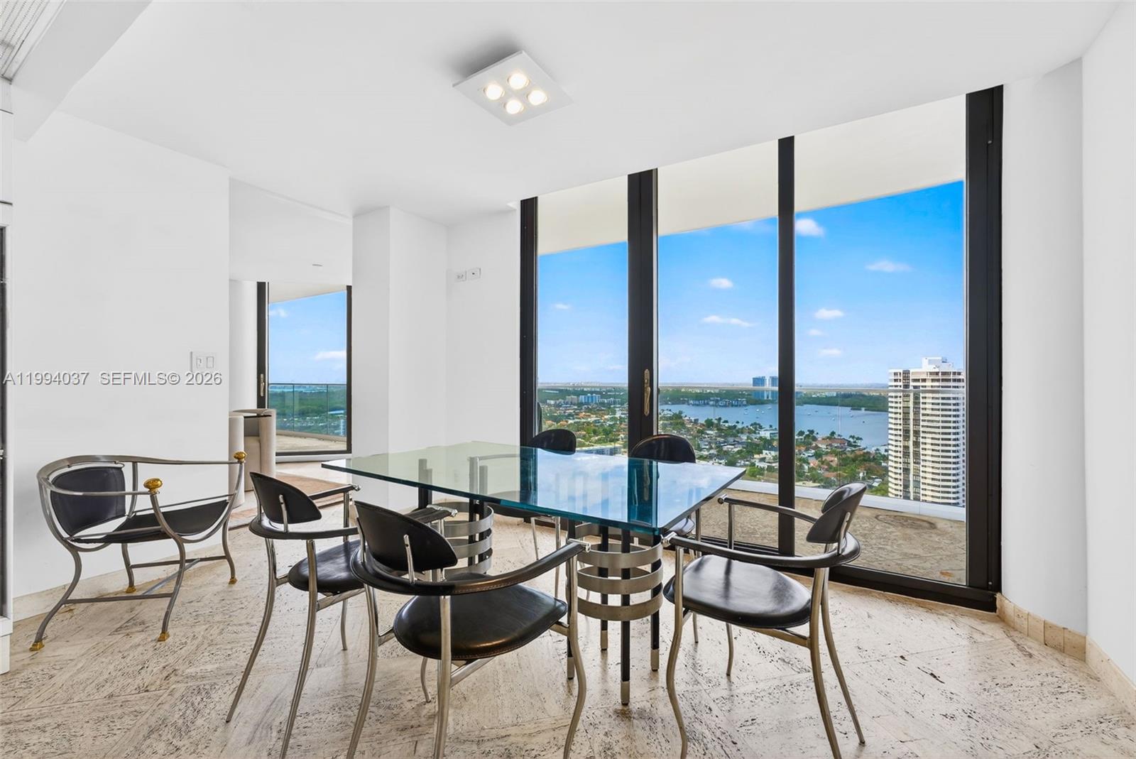 2800 Island Blvd Unit: PH02