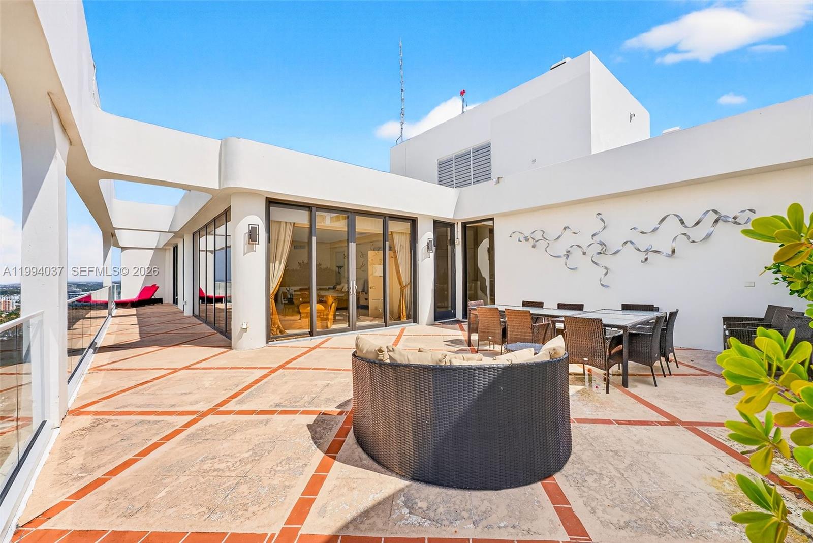 2800 Island Blvd Unit: PH02