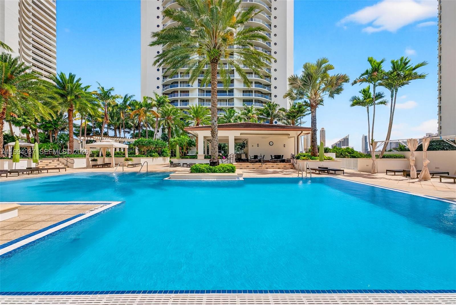 2800 Island Blvd Unit: PH02