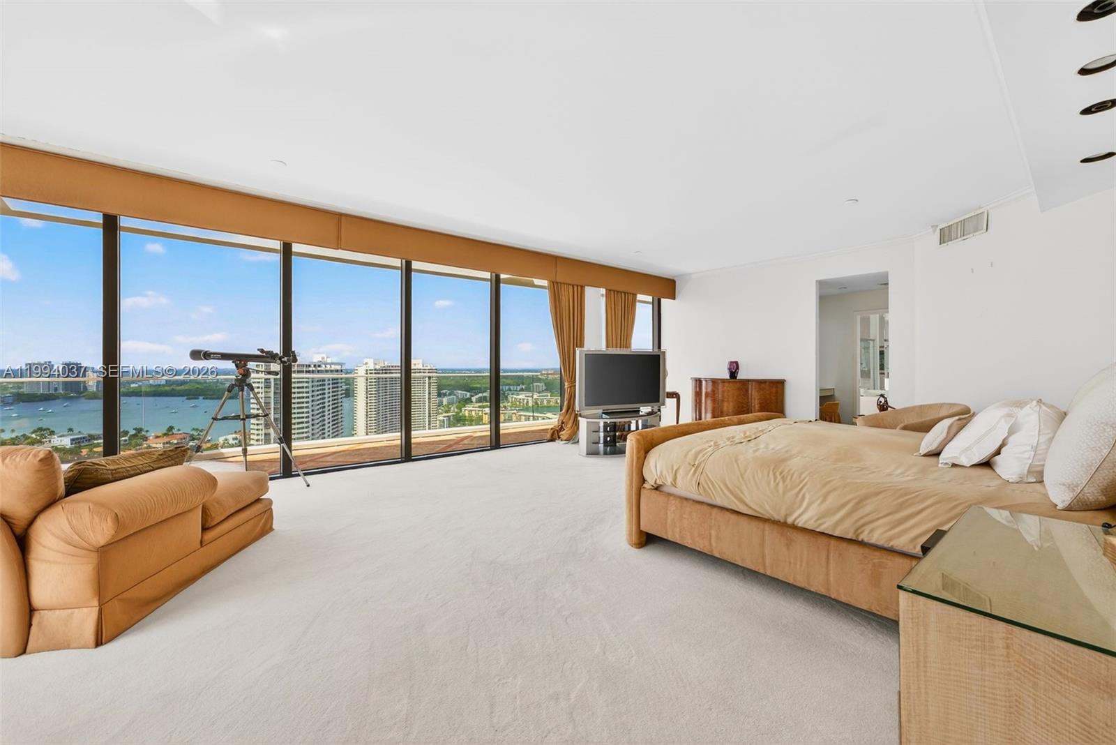 2800 Island Blvd Unit: PH02