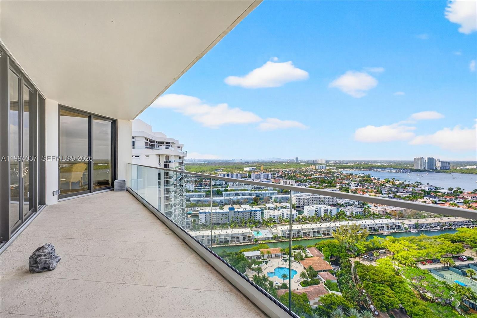 2800 Island Blvd Unit: PH02