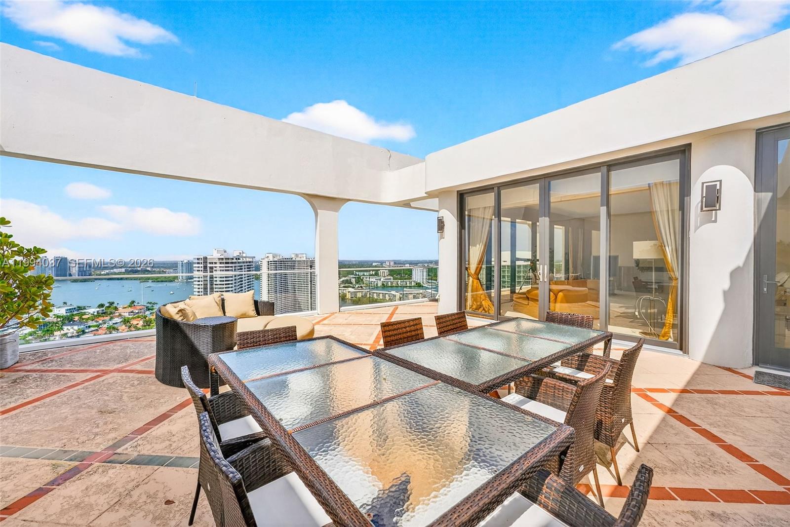 2800 Island Blvd Unit: PH02