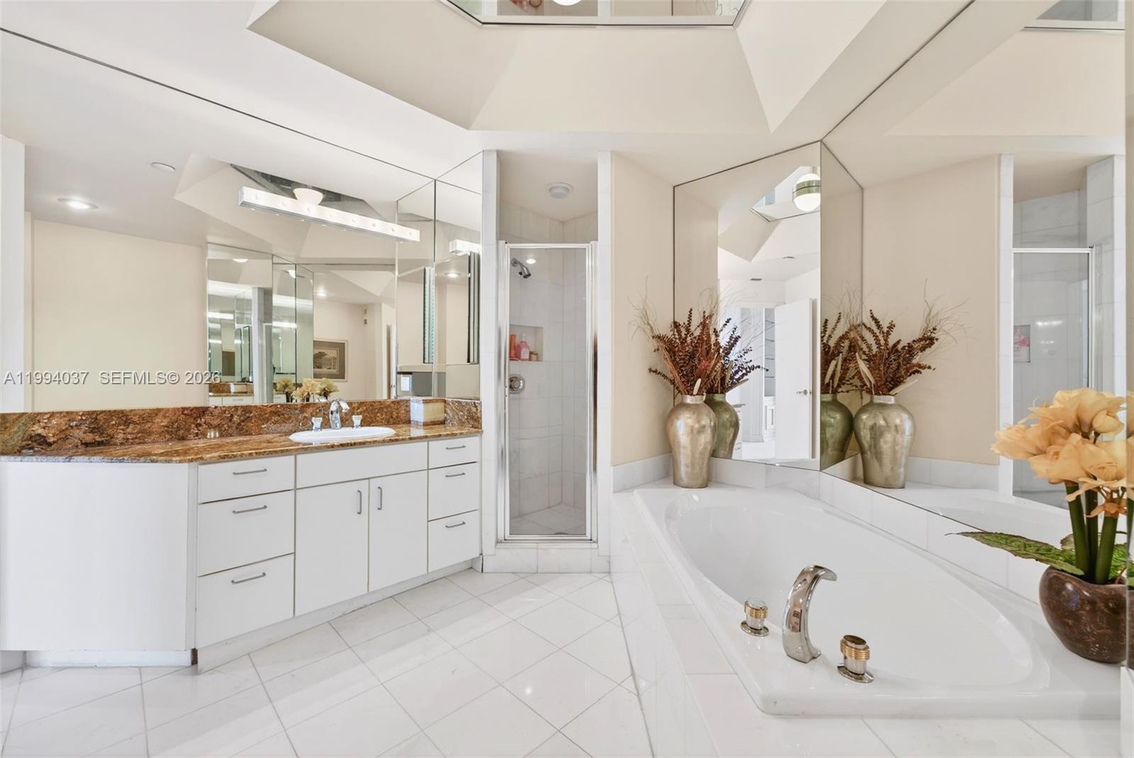 2800 Island Blvd Unit: PH02