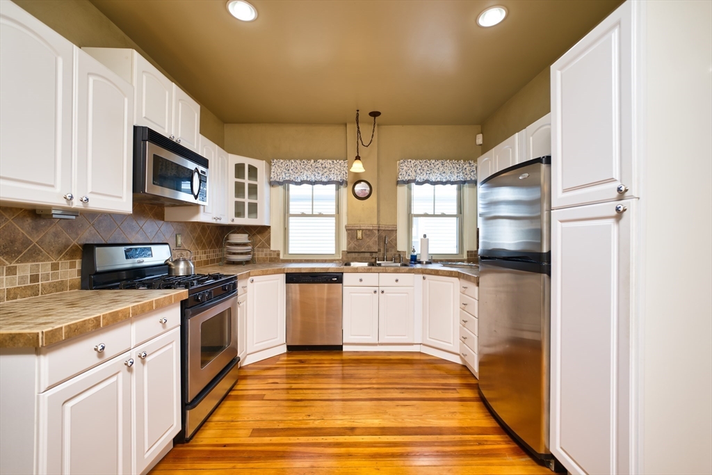 28 Priscilla St