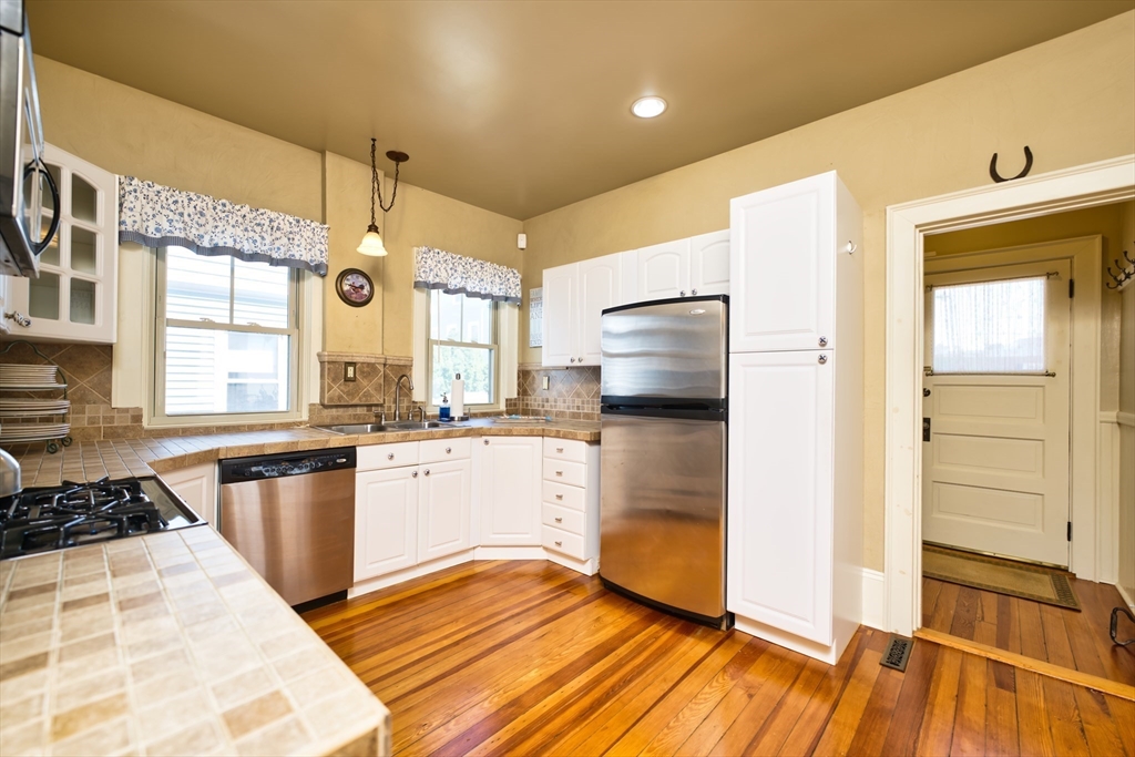 28 Priscilla St