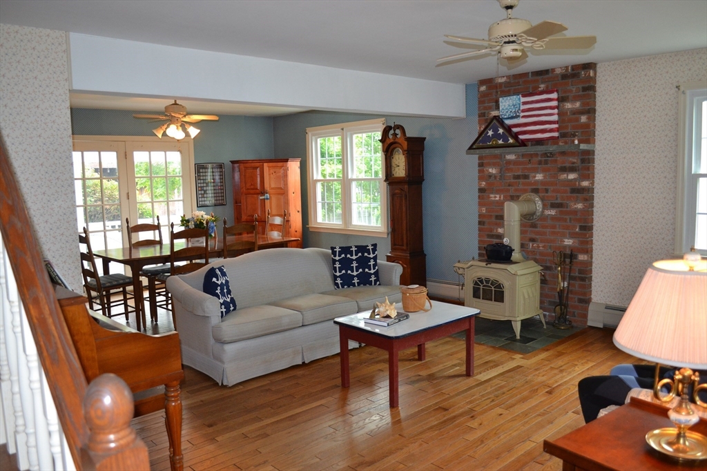 41 Nina St