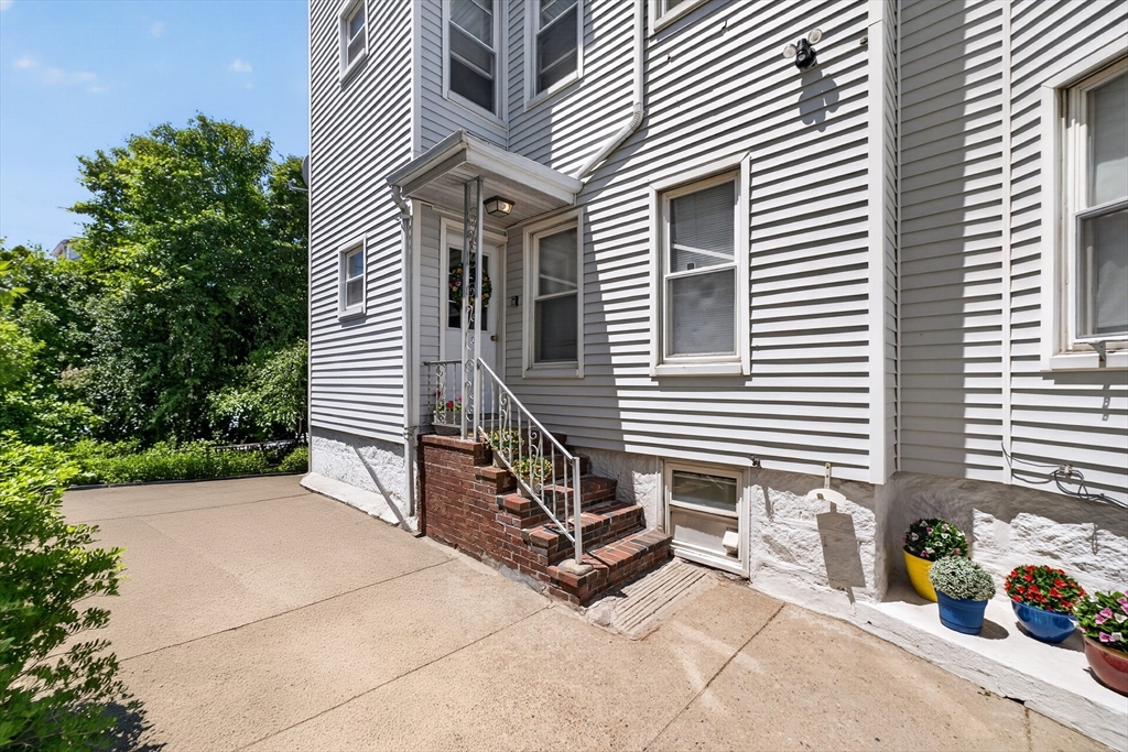 203 County St