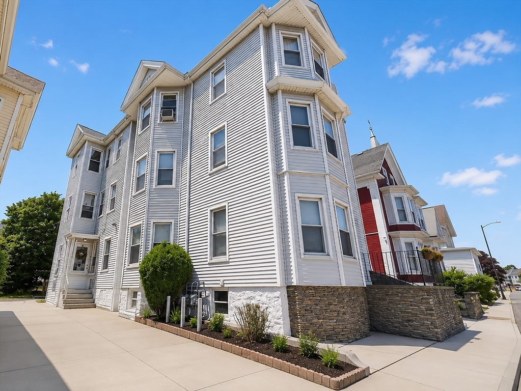 203 County St