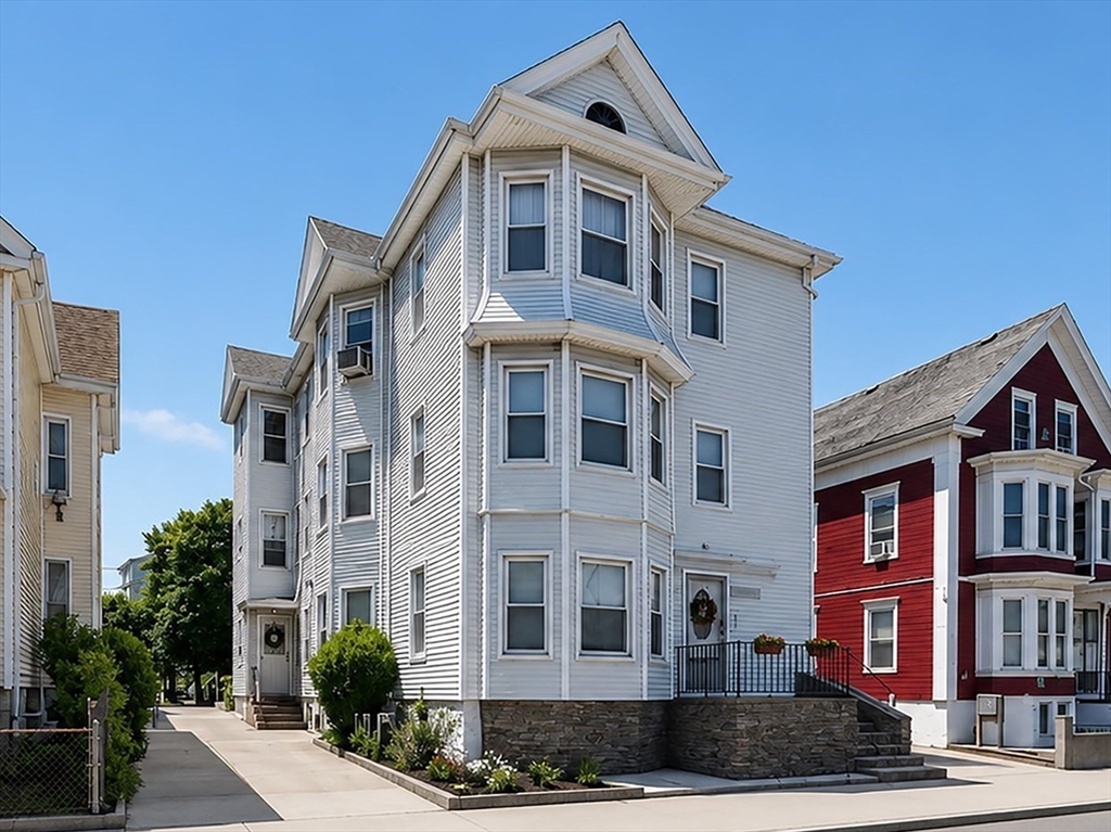203 County St