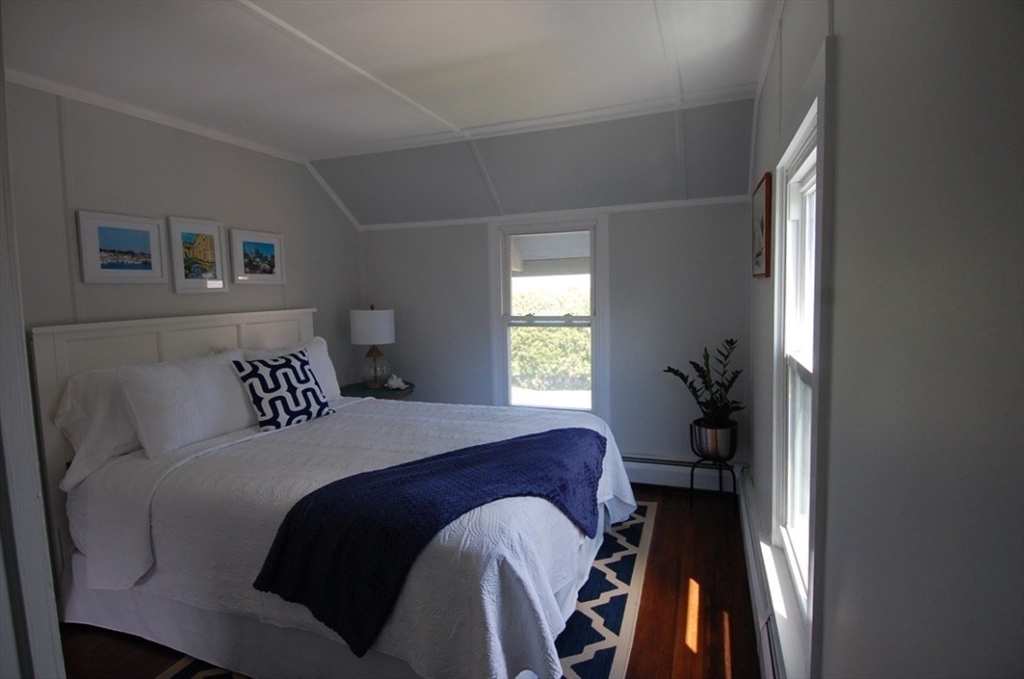 29 Bayview Ave