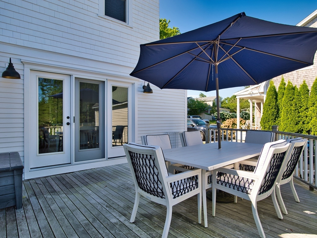 86 Degaris Ave