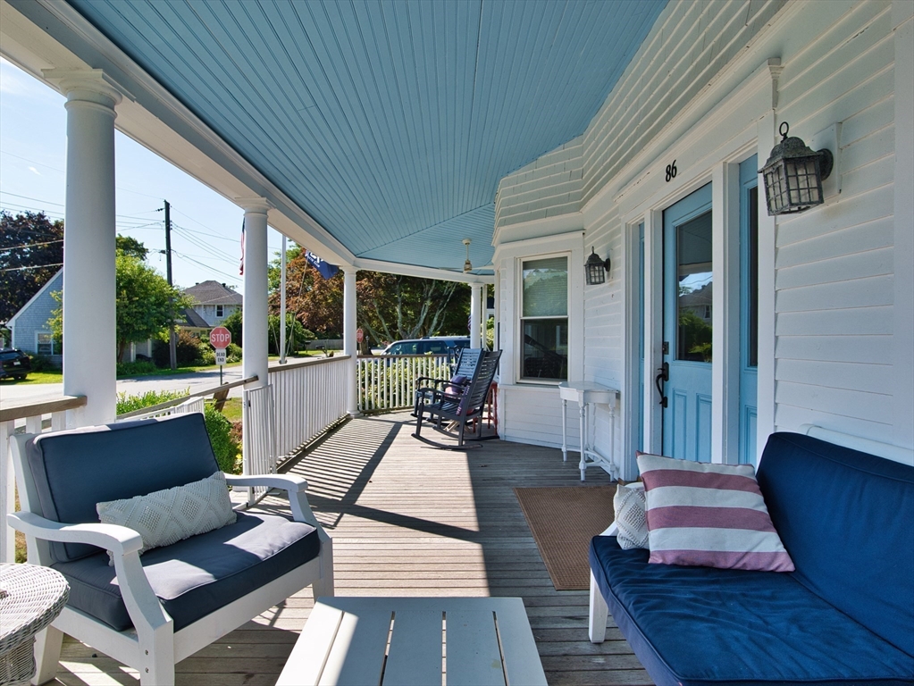 86 Degaris Ave