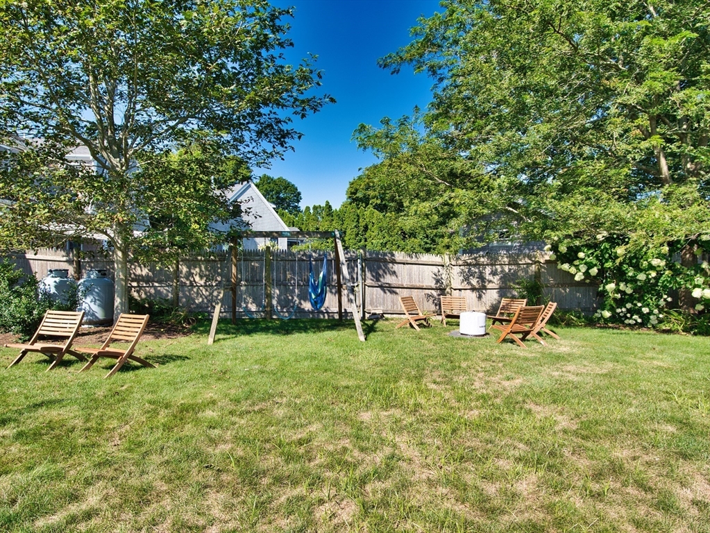 86 Degaris Ave