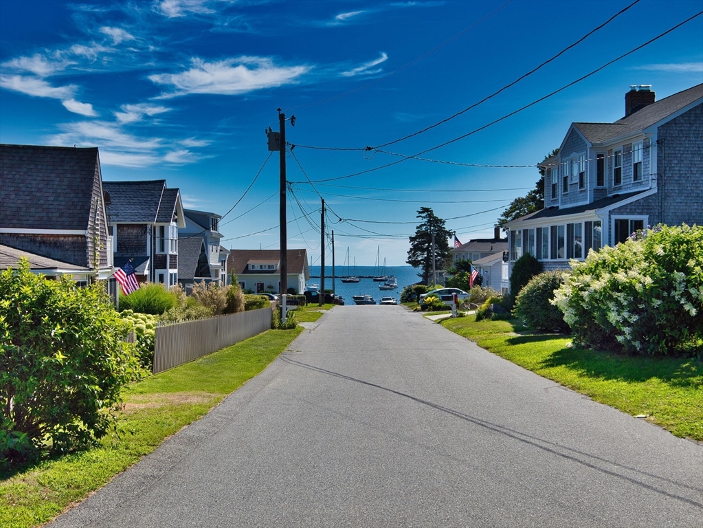 86 Degaris Ave
