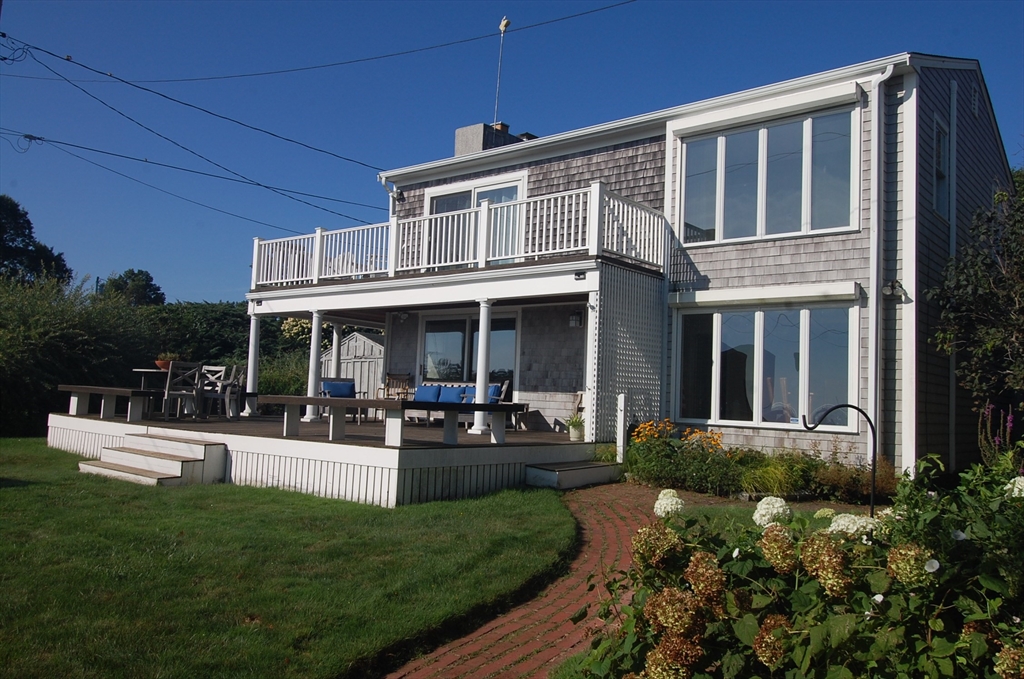 6 Bayview Ave