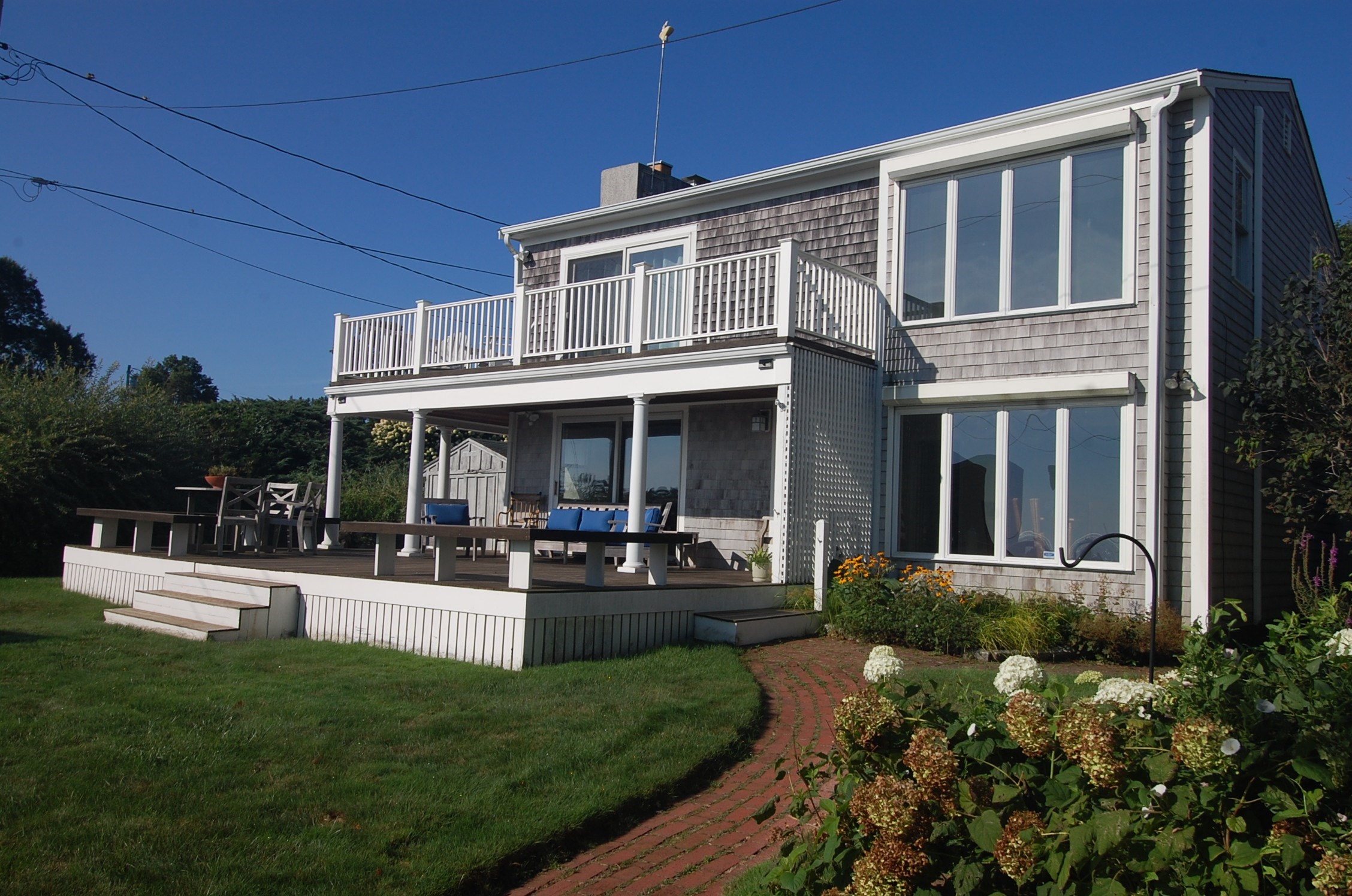 6 Bayview Ave