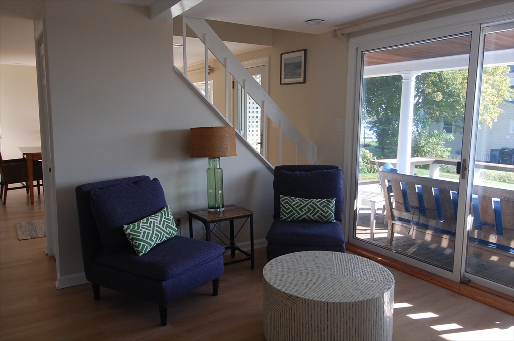 6 Bayview Ave