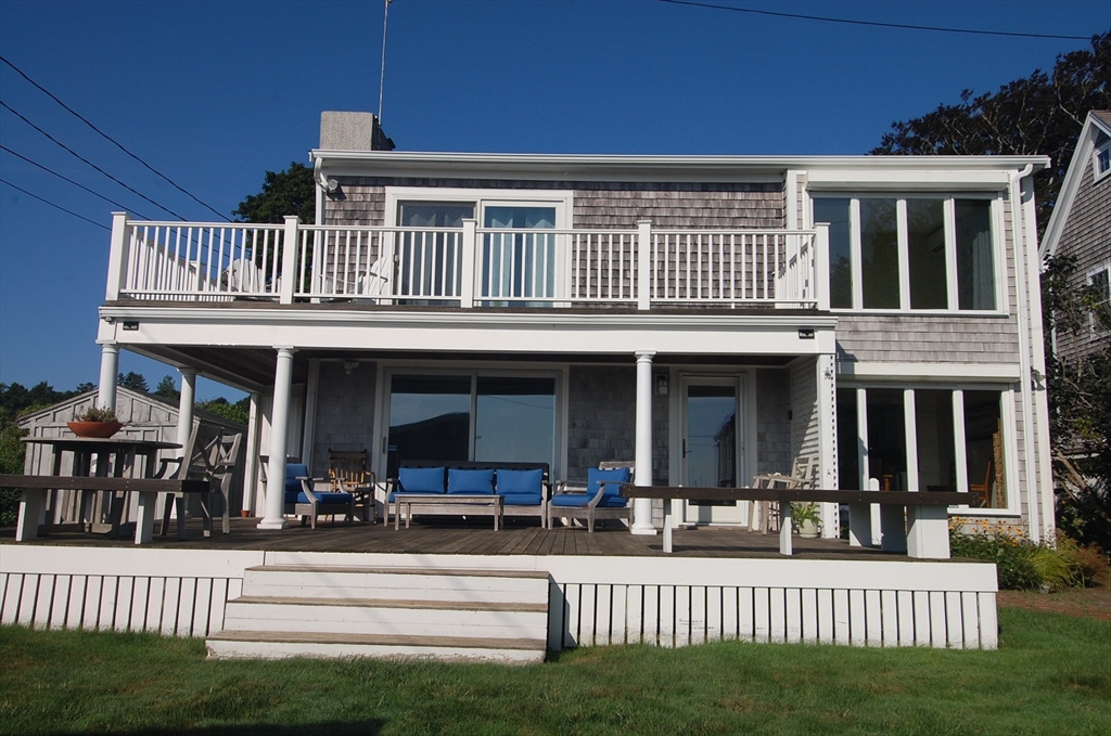 6 Bayview Ave