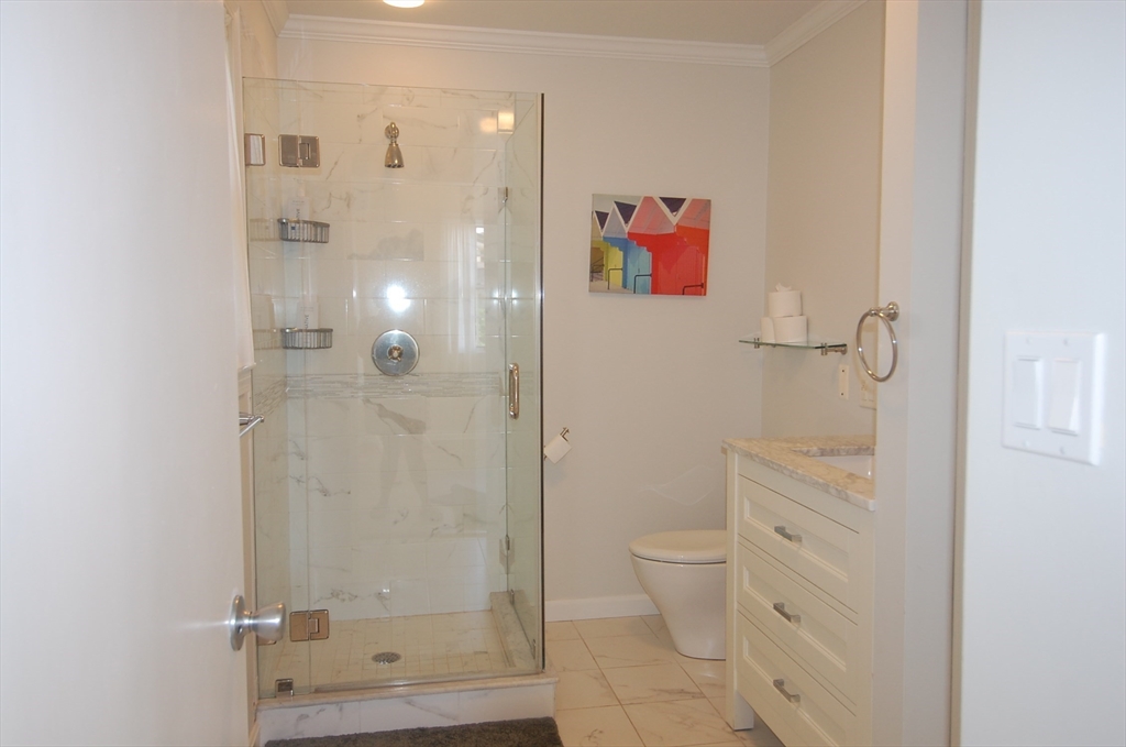 6 Bayview Ave
